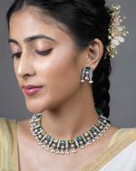 Load image into Gallery viewer, Shreya Stone Necklace Set