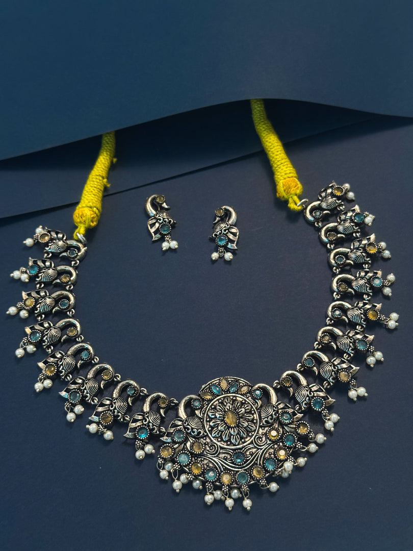 Janvi Stone Necklace Set