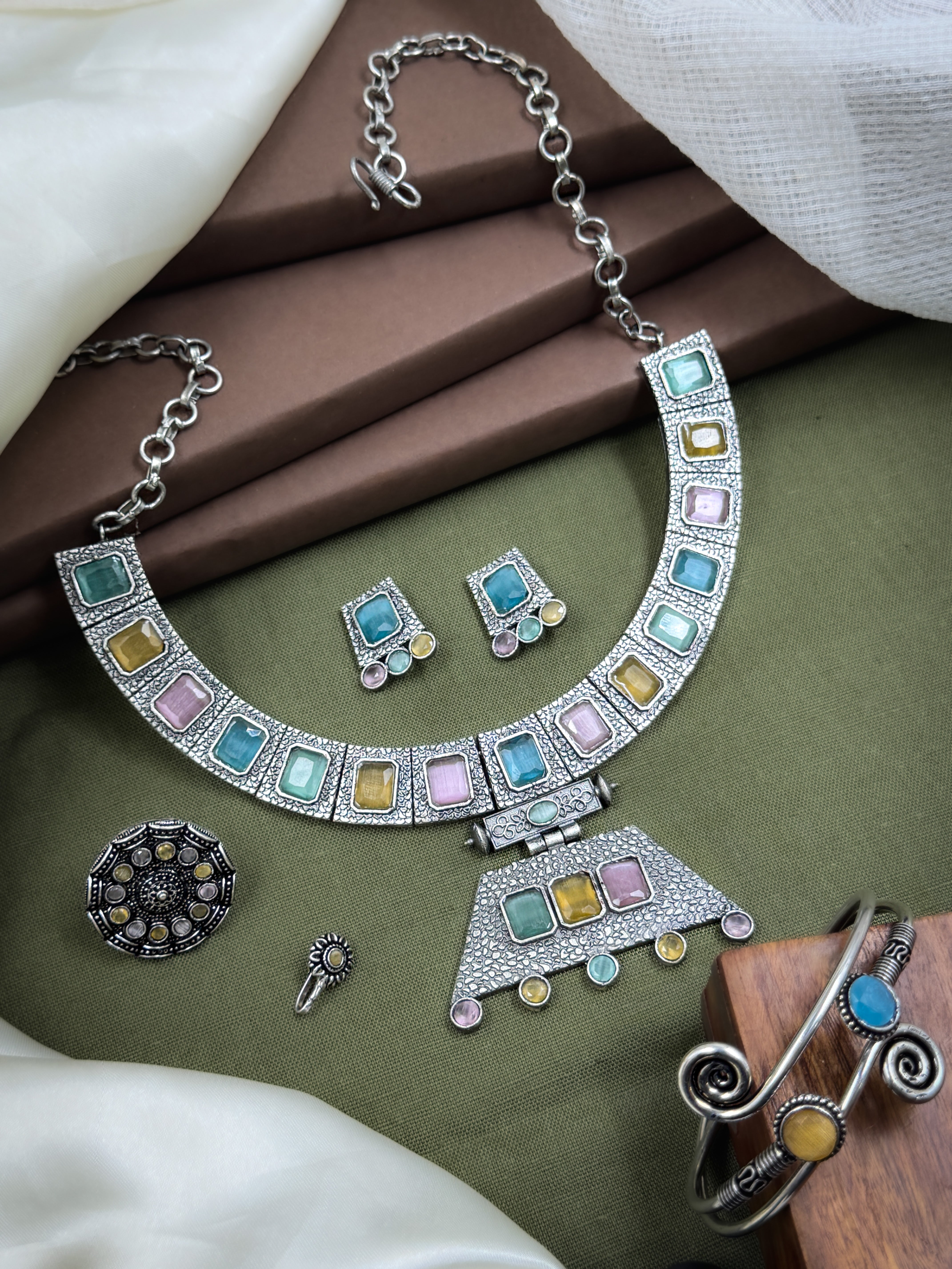 NIYA ROYALFLASH OXIDIZED CHOKER JEWELLERY SET