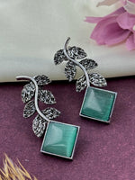 Load image into Gallery viewer, Parnika Studs Earrings