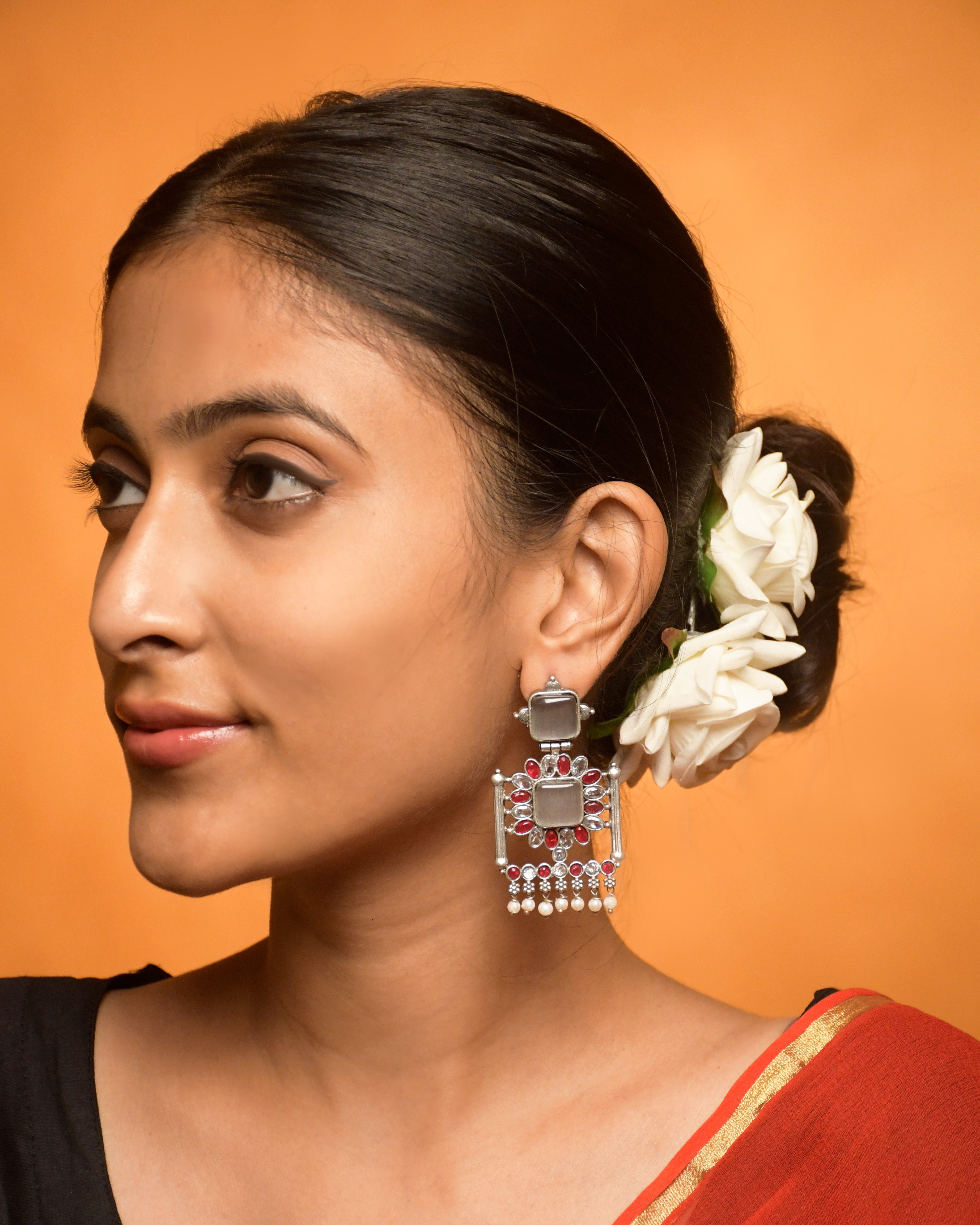 VISHVA DANGLER EARRINGS