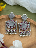 Load image into Gallery viewer, VISHVA DANGLER EARRINGS