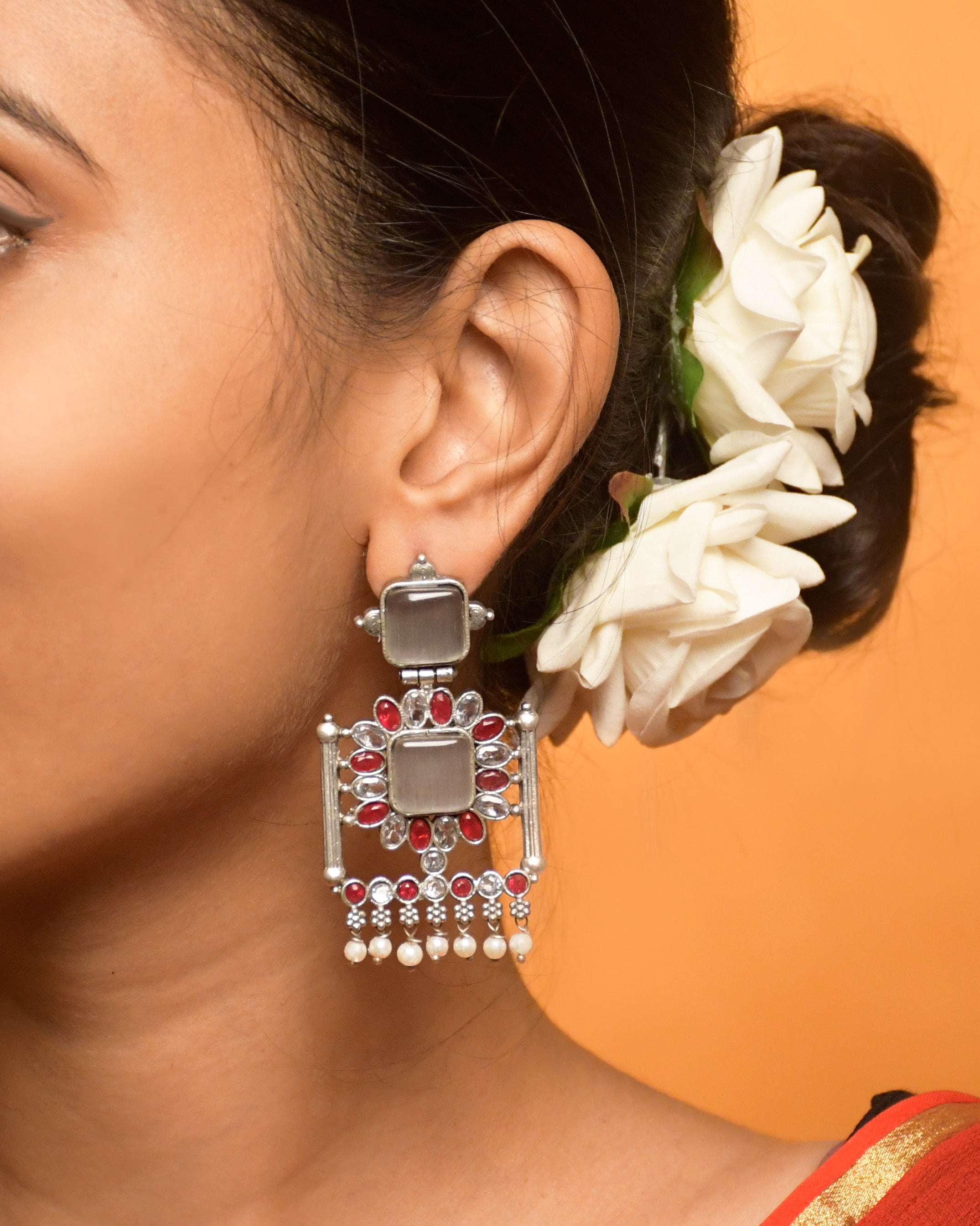 VISHVA DANGLER EARRINGS