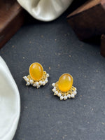 Load image into Gallery viewer, Roohi Golden Stud Earrings