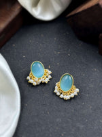 Load image into Gallery viewer, Roohi Golden Stud Earrings