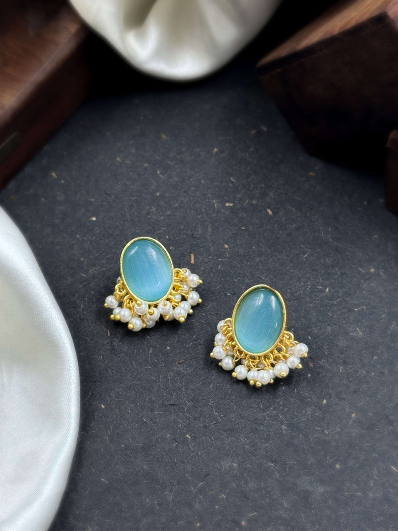 Roohi Golden Stud Earrings