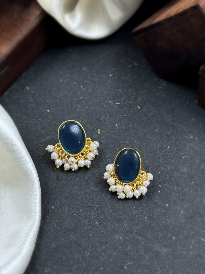 Roohi Golden Stud Earrings