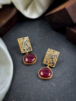 Load image into Gallery viewer, Mihira Golden Earrings