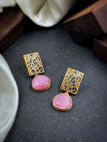 Load image into Gallery viewer, Mihira Golden Earrings