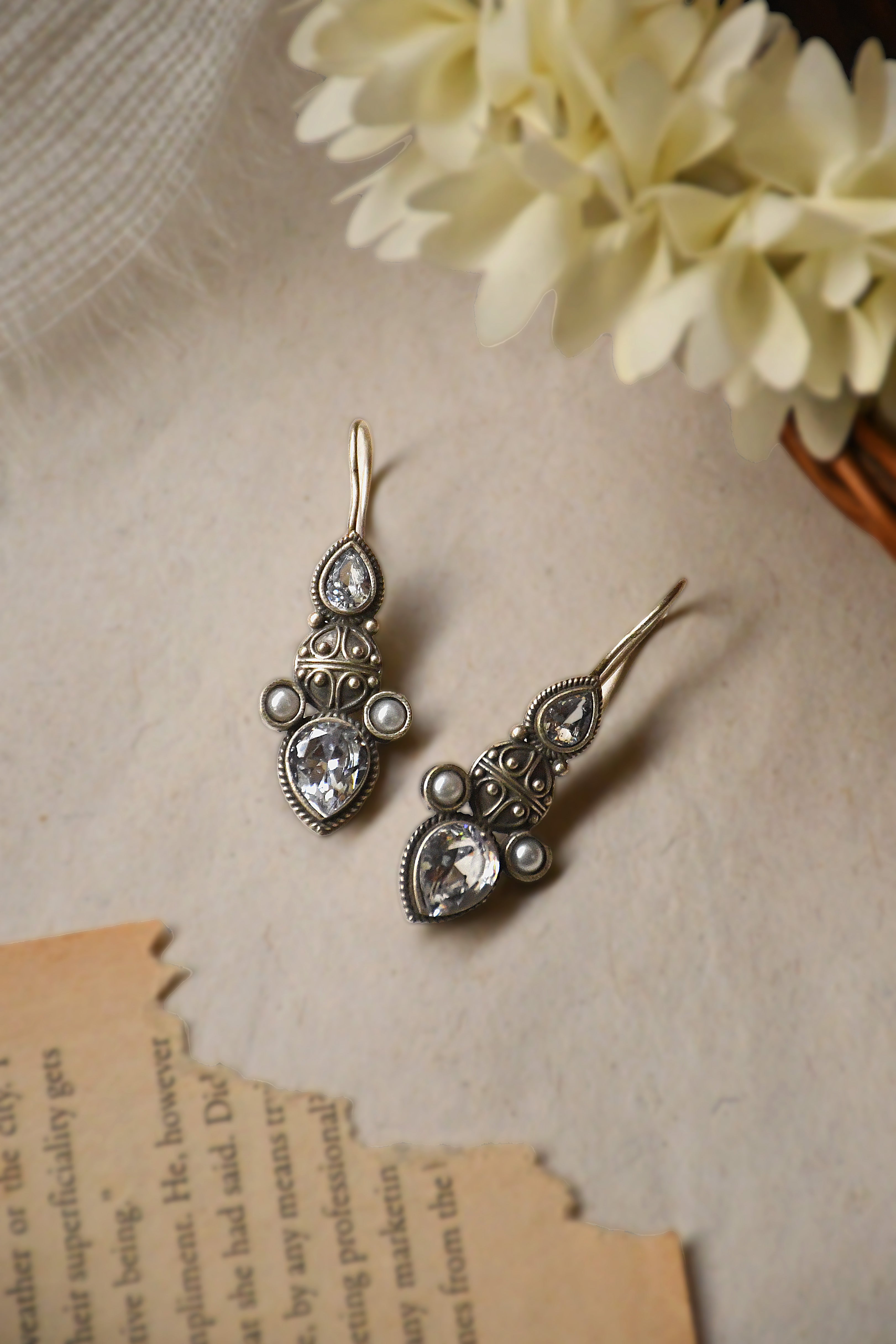 NAZIRA STUDS EARRINGS