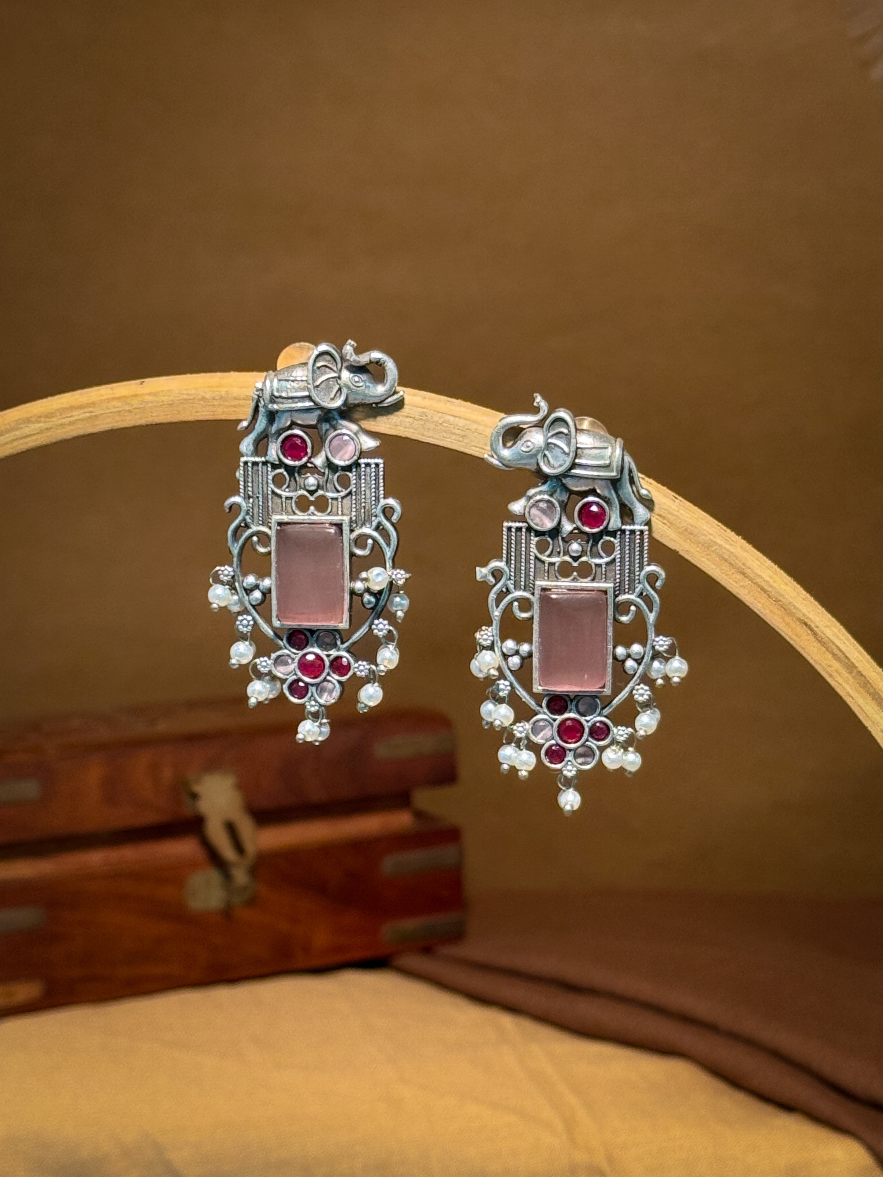 RUDRA ELEPHANT MOTIF STONE EARRINGS