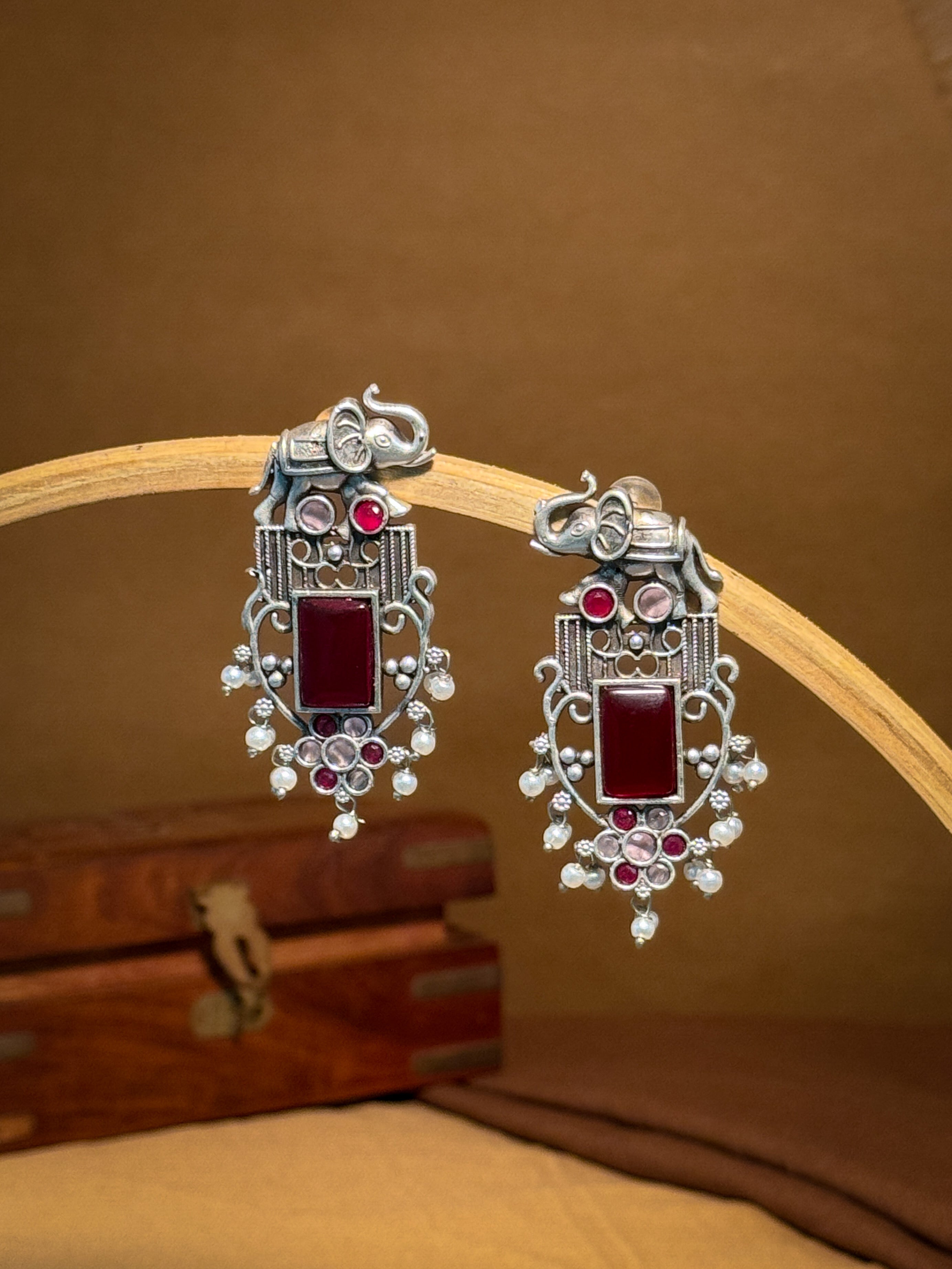 RUDRA ELEPHANT MOTIF STONE EARRINGS