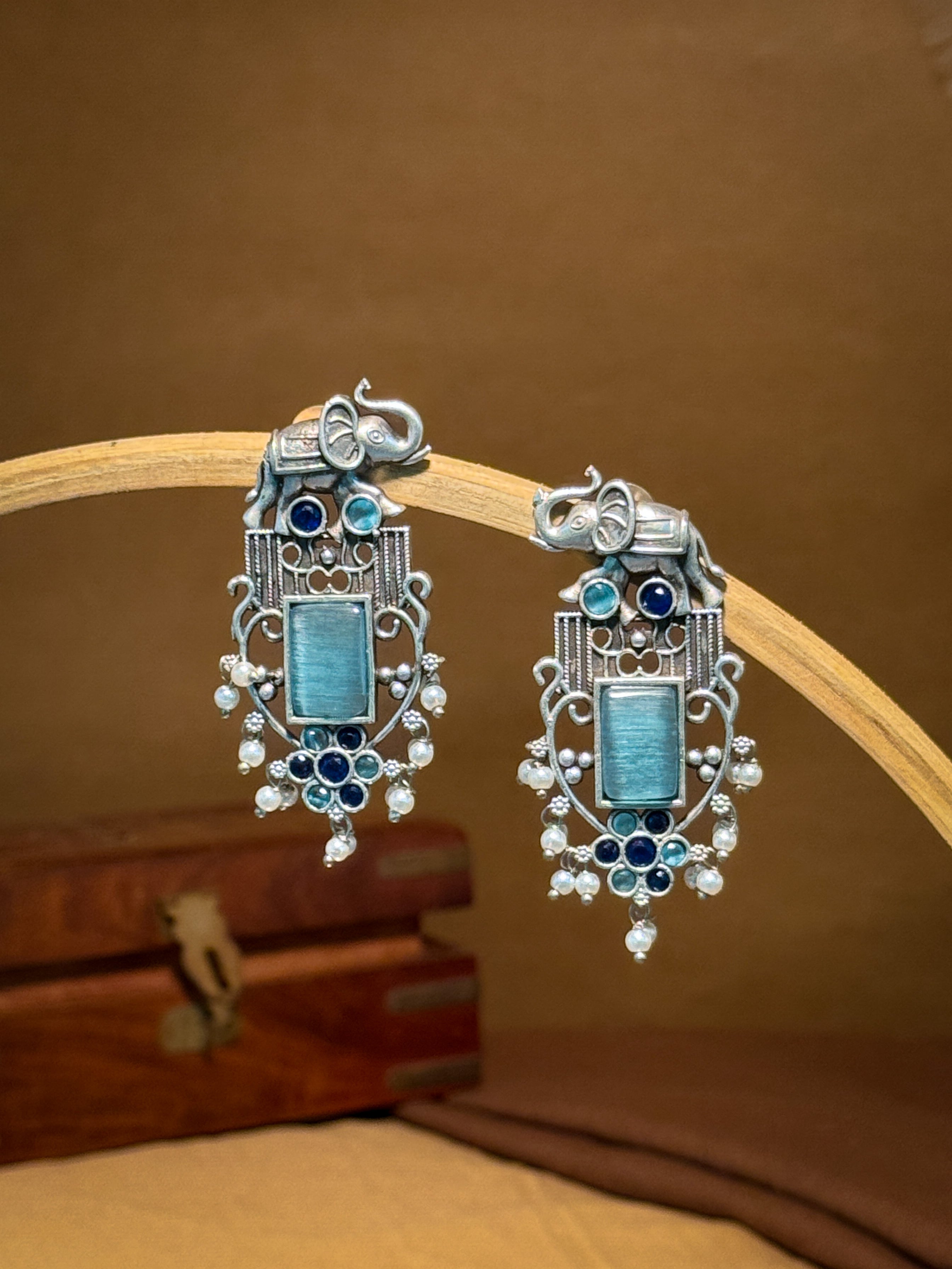 RUDRA ELEPHANT MOTIF STONE EARRINGS