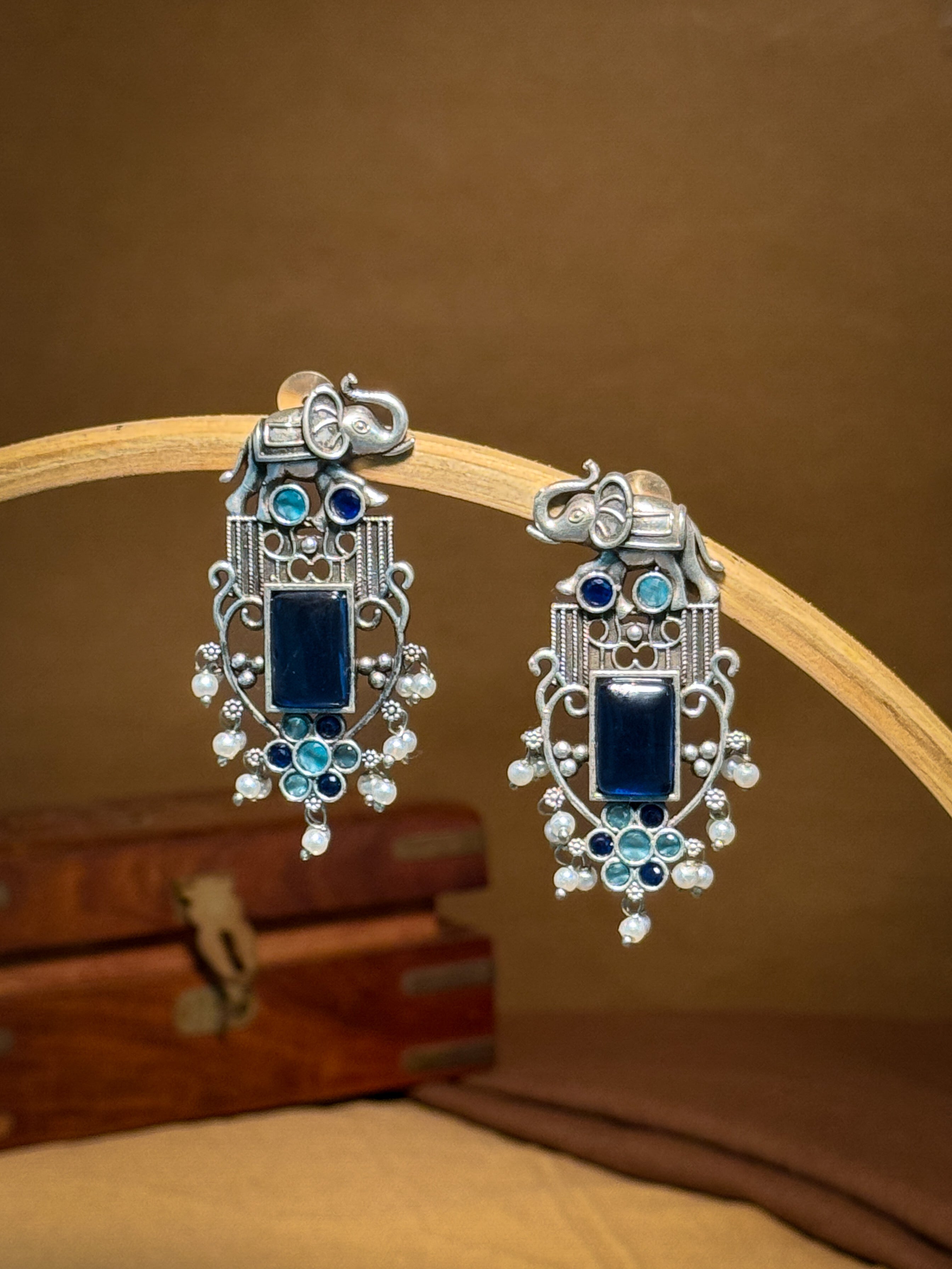 RUDRA ELEPHANT MOTIF STONE EARRINGS