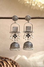 Load image into Gallery viewer, Aanvi Jhumka Stone Earrings