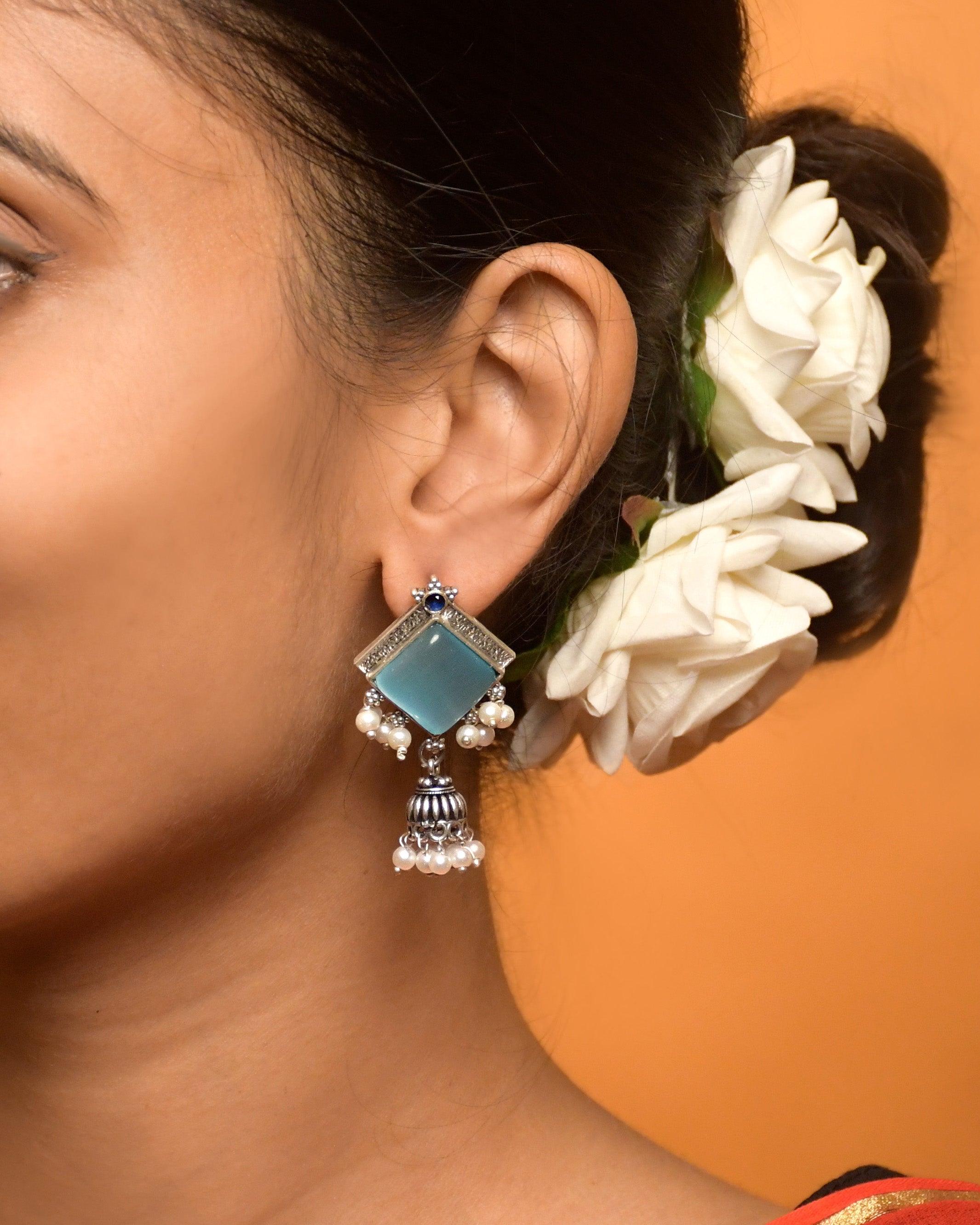 Aashavi Stone Earrings