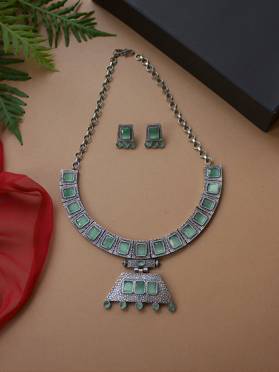 SILVER LOOKALIKE STONE NECKLACE SET