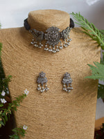 Load image into Gallery viewer, Diya Stone Necklace Set