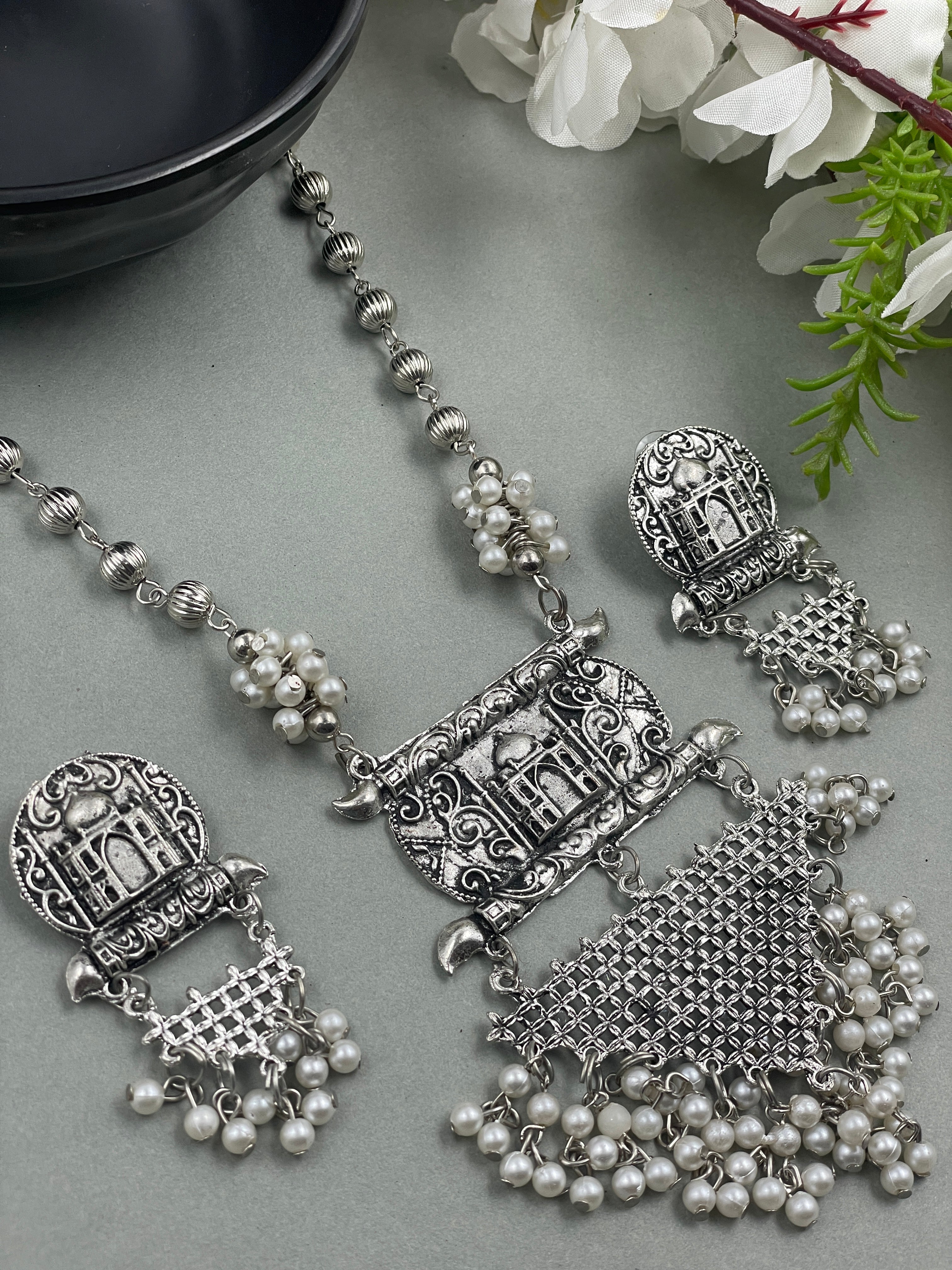 ADVAITA SILVER NECKLACE & EARRINGS 60% Off