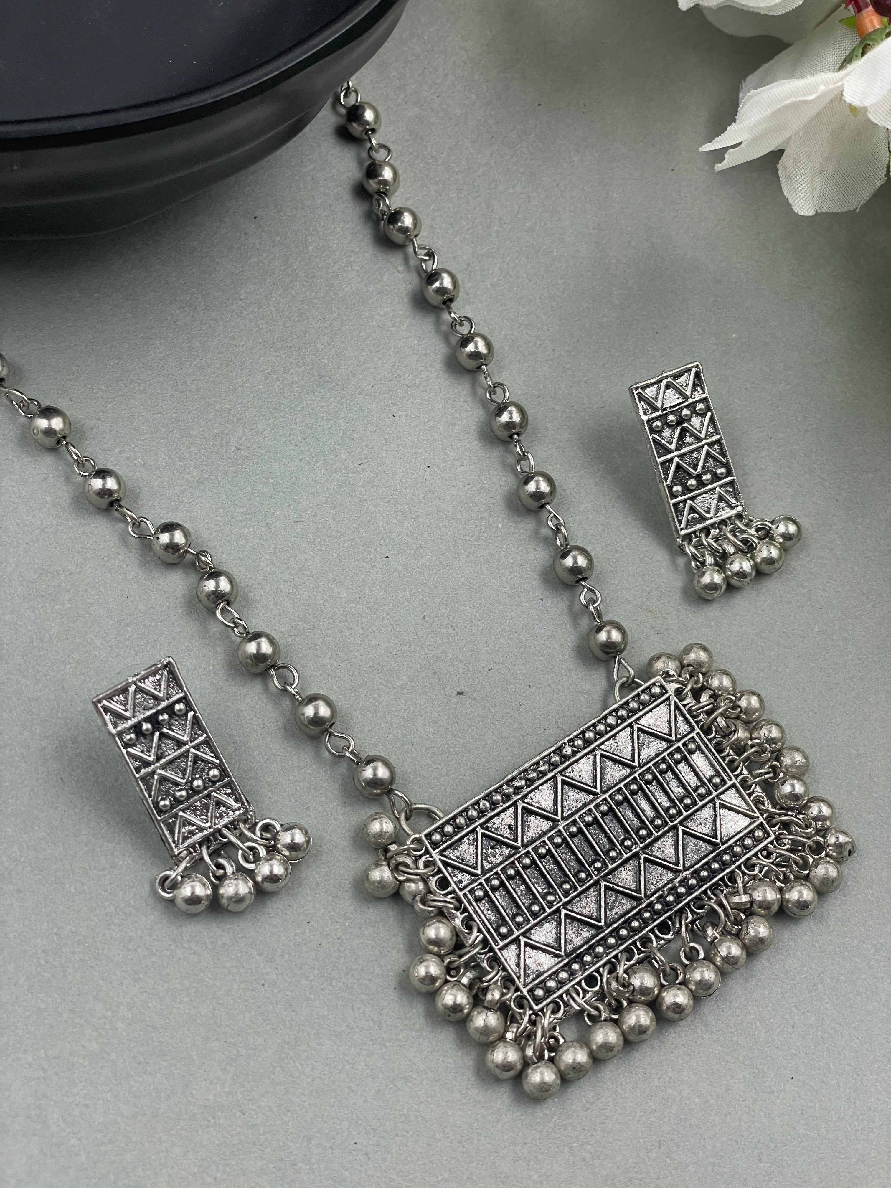 DHRITI SILVER NECKLACE & EARRINGS 60% Off