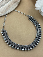 Load image into Gallery viewer, SARA BRASS MATERIAL SHORT NECKLACE