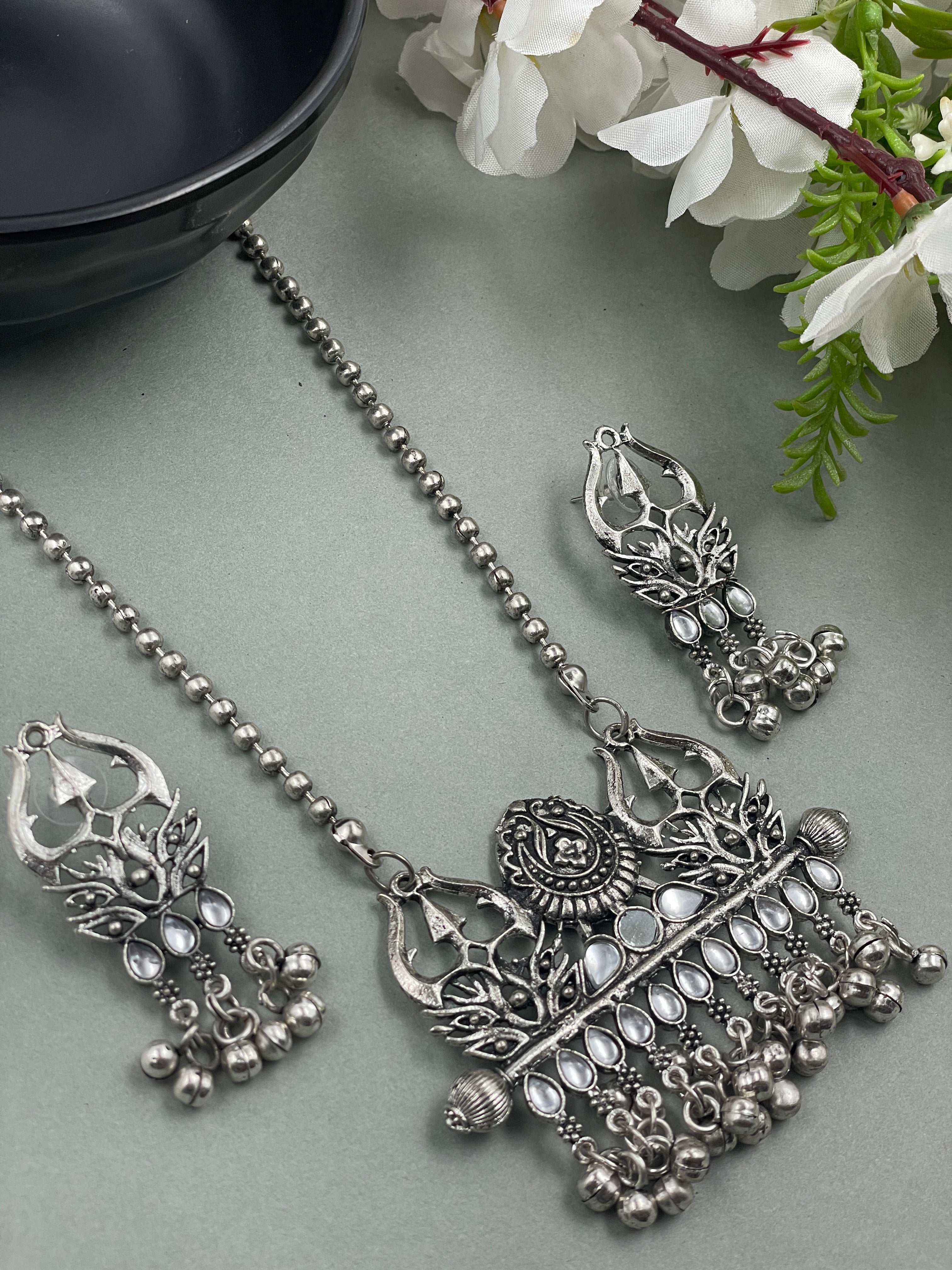 AARNA SILVER NECKLACE & EARRINGS 60% Off