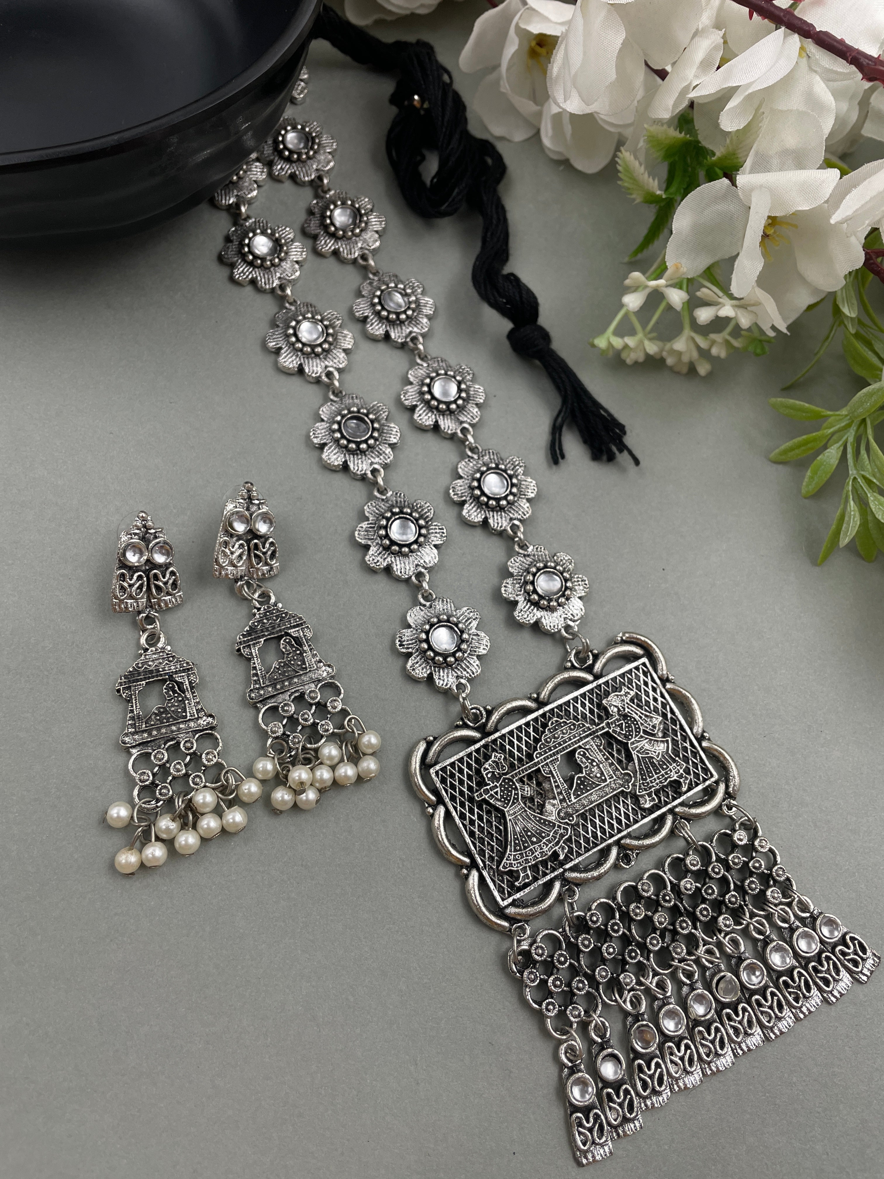 HAFSAH SILVER NECKLACE & EARRINGS 60% Off