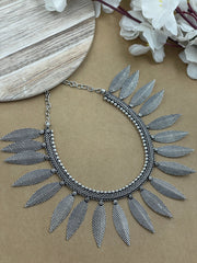 SIYA BRASS MATERIAL SHORT NECKLACE