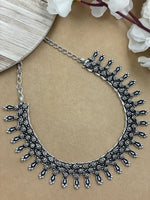 Load image into Gallery viewer, KYRA BRASS MATERIAL SHORT NECKLACE