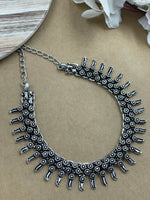 Load image into Gallery viewer, KYRA BRASS MATERIAL SHORT NECKLACE