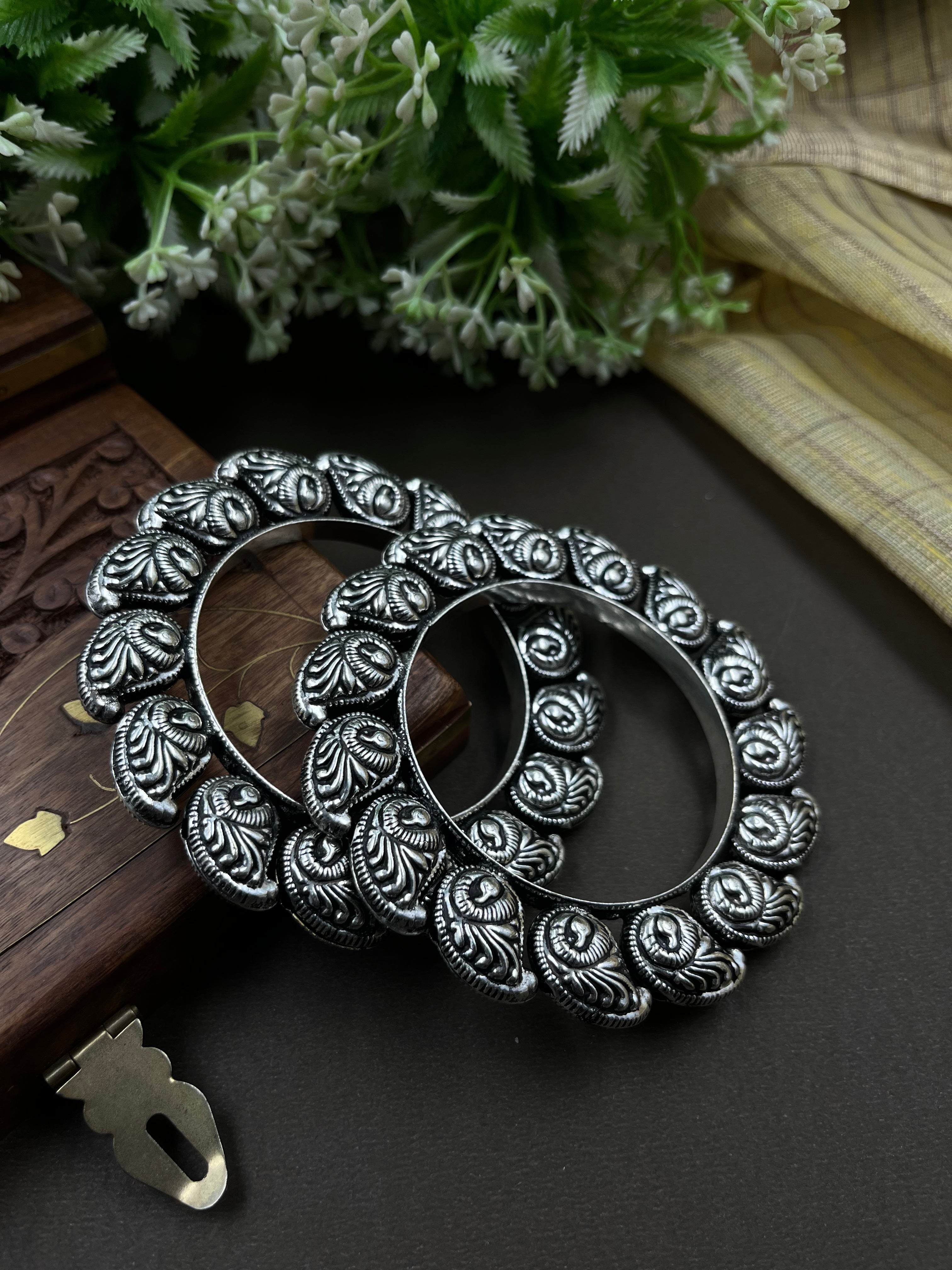 OXIDISED KOLAPHURI BANGLES -02