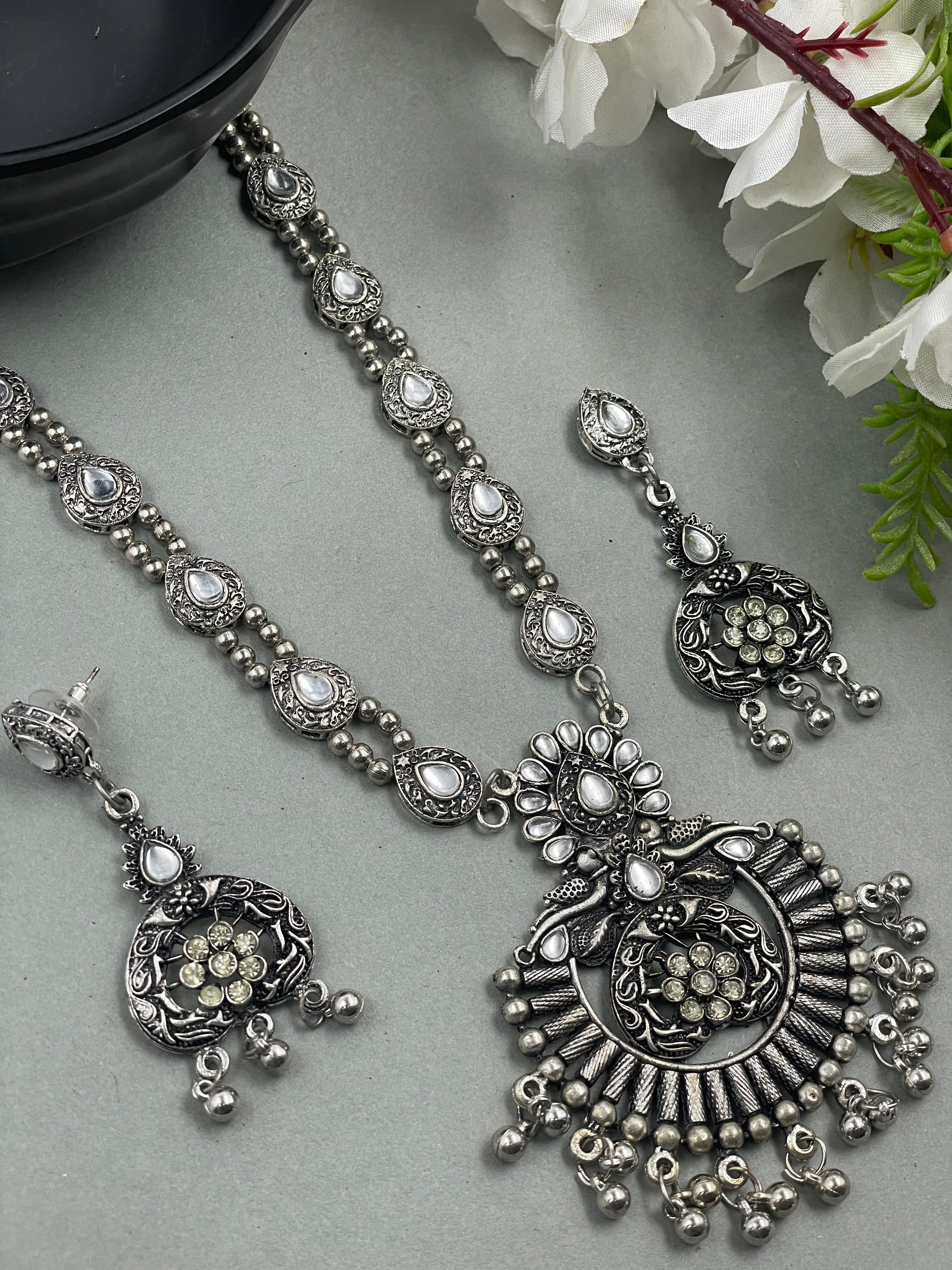 NOORA SILVER NECKLACE & EARRINGS 60% Off