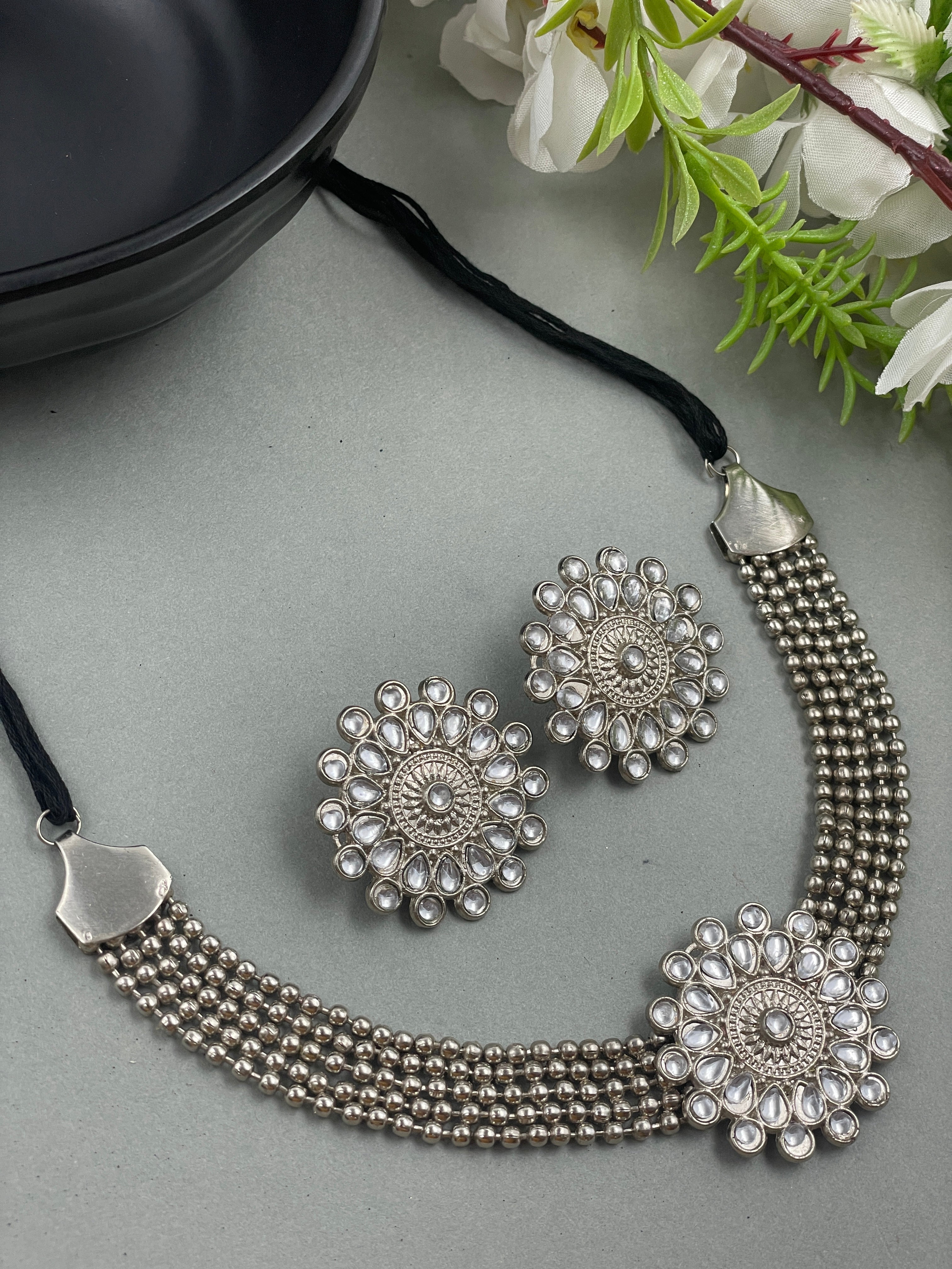 RIDDHI SILVER NECKLACE & EARRINGS 60% Off