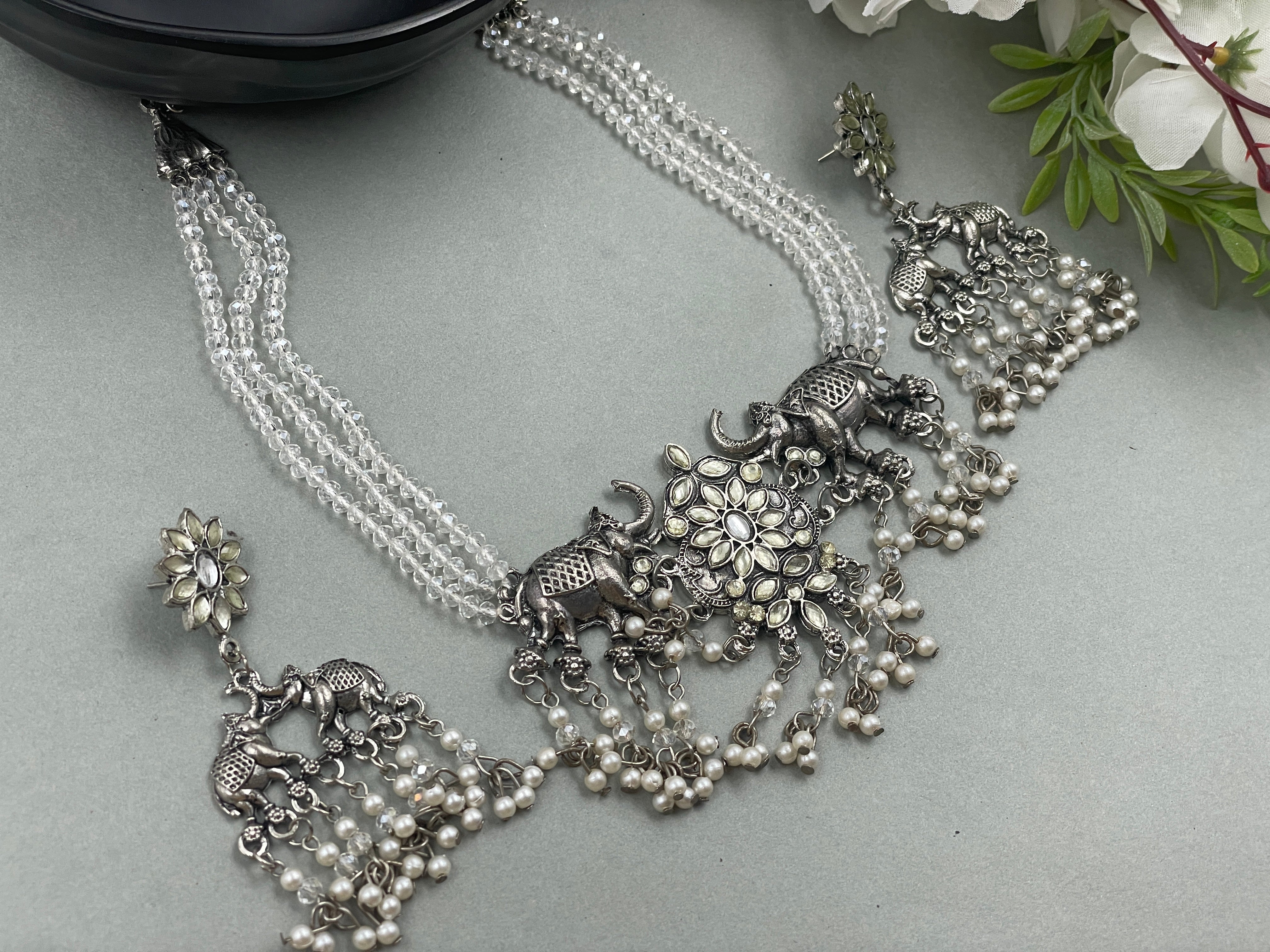 NYRA SILVER NECKLACE & EARRINGS 60% Off