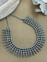 Load image into Gallery viewer, SHORT BRASS MATERIAL NECKLACE