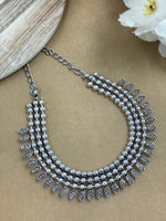 Load image into Gallery viewer, SHORT BRASS MATERIAL NECKLACE