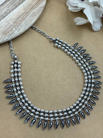 Load image into Gallery viewer, SHORT BRASS MATERIAL NECKLACE