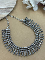 Load image into Gallery viewer, SHORT BRASS MATERIAL NECKLACE