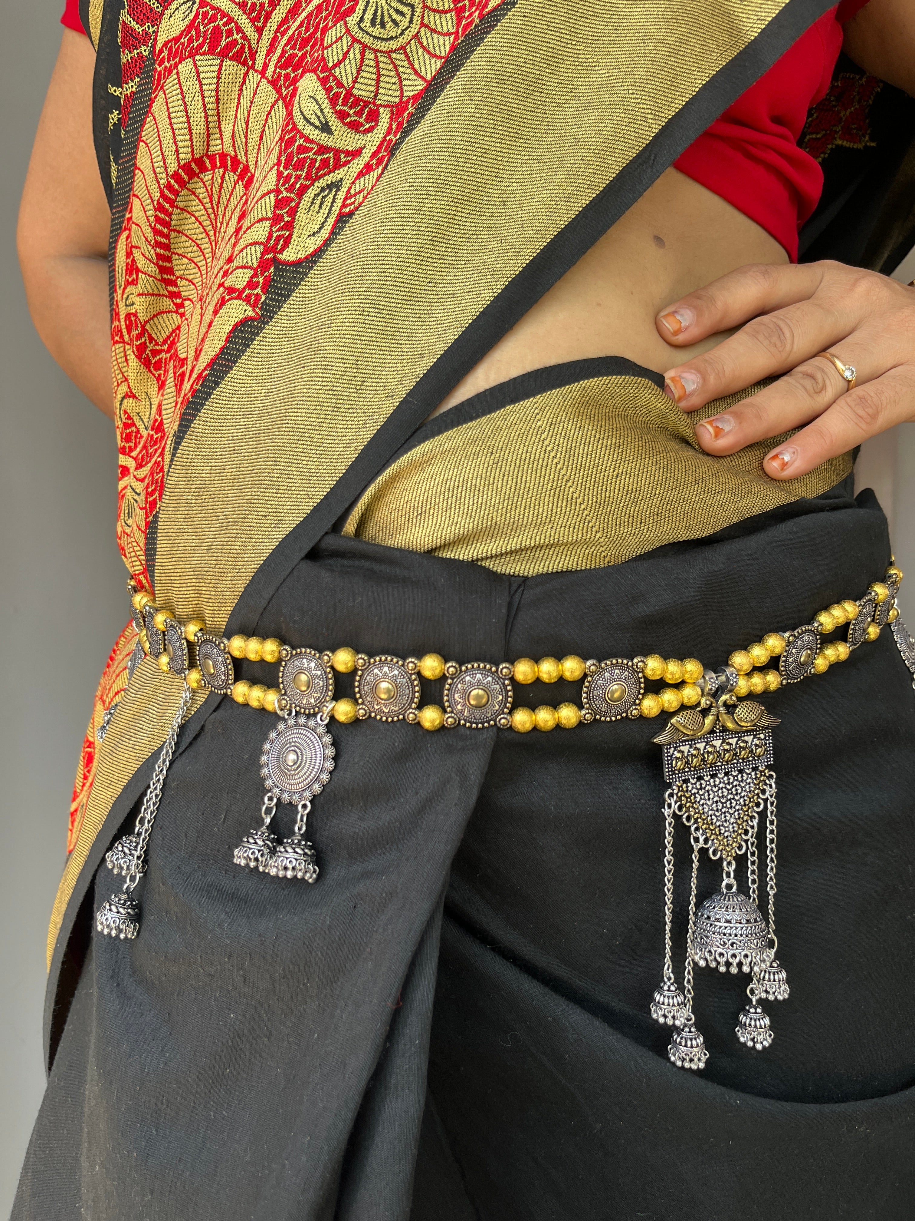 DUAL TONE PEACOCK PENDANT WAISTBELT