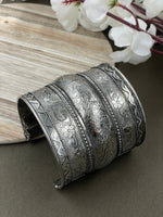 Load image into Gallery viewer, OXIDISED SILVER UNIQUE DESIGNE KADA FOR WOMEN