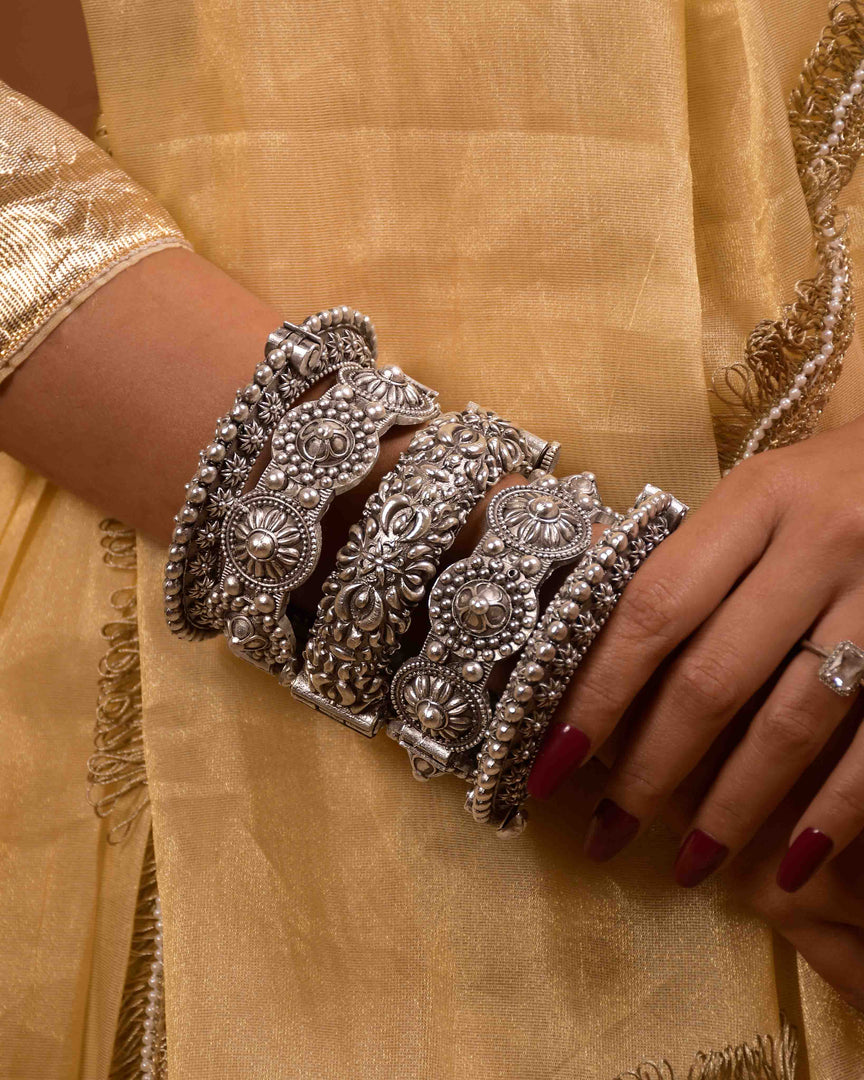 JIYA SILVER LOOK ALIKE BANGLE STACK