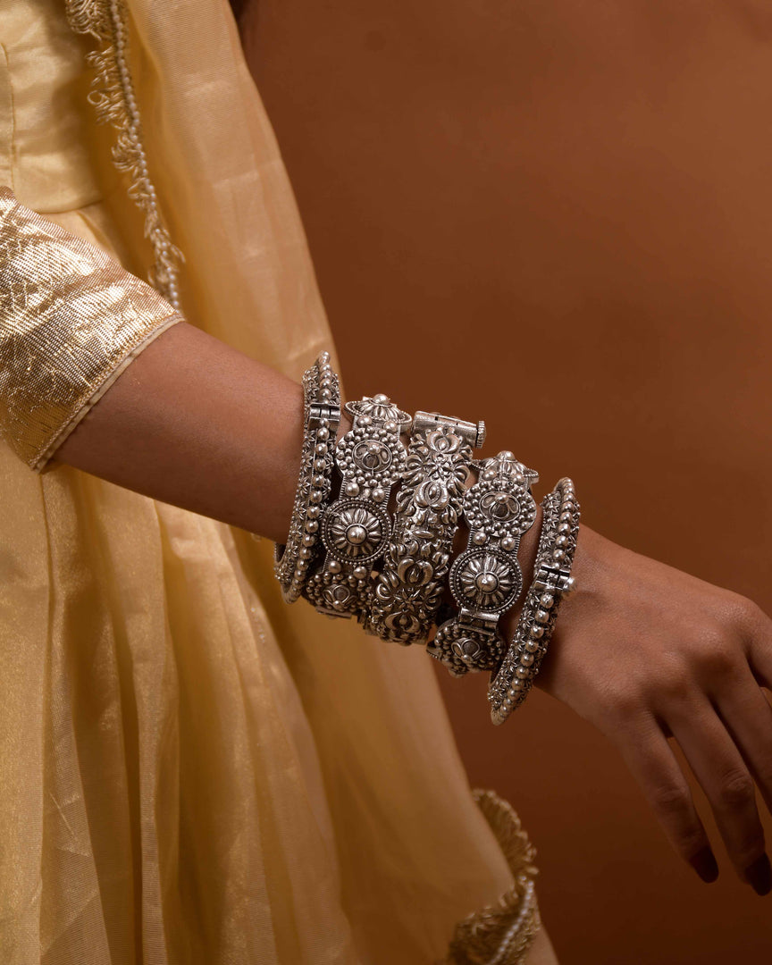 JIYA SILVER LOOK ALIKE BANGLE STACK