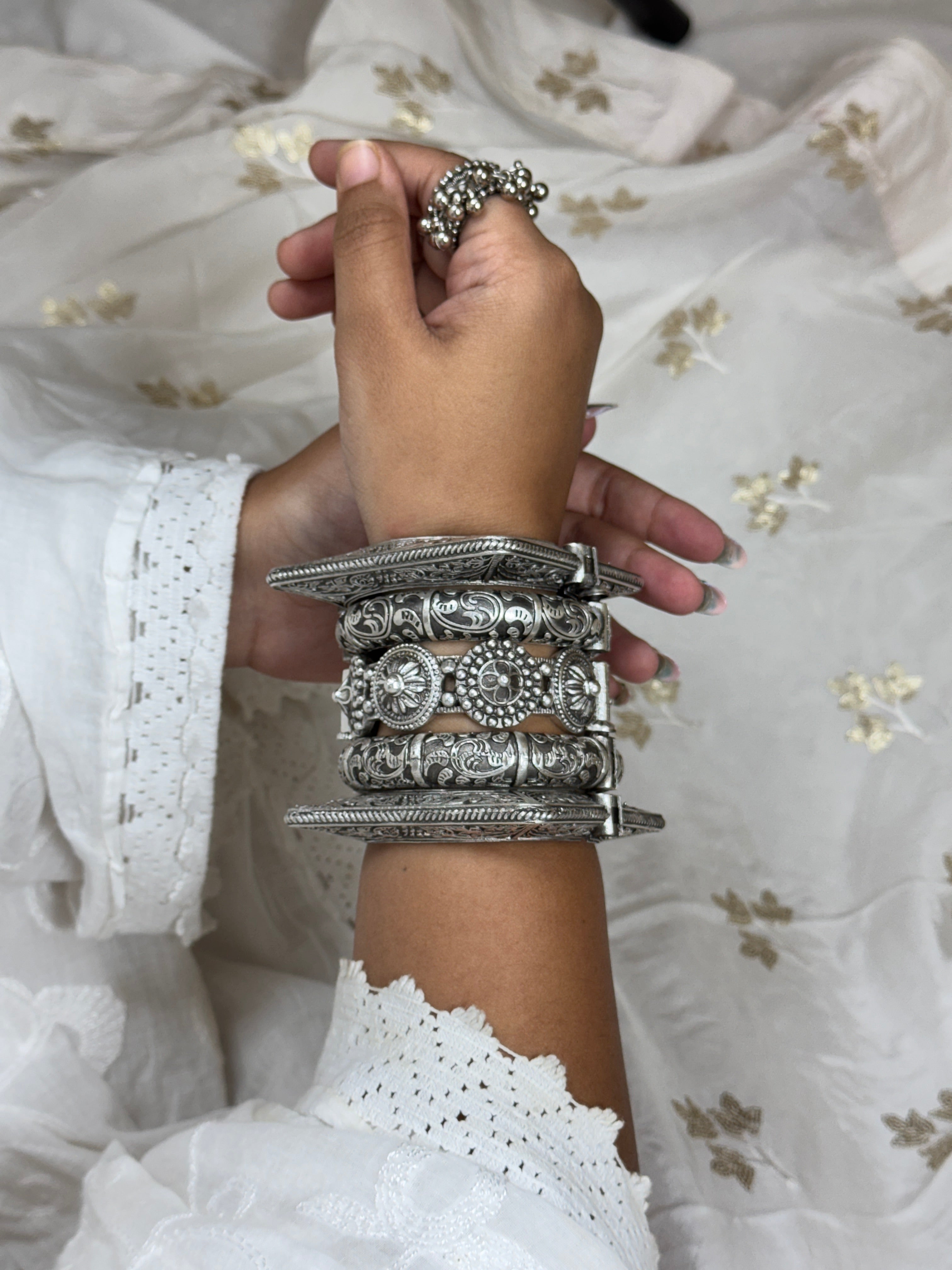 SILVER LOOKALIKE BANGLE STACK