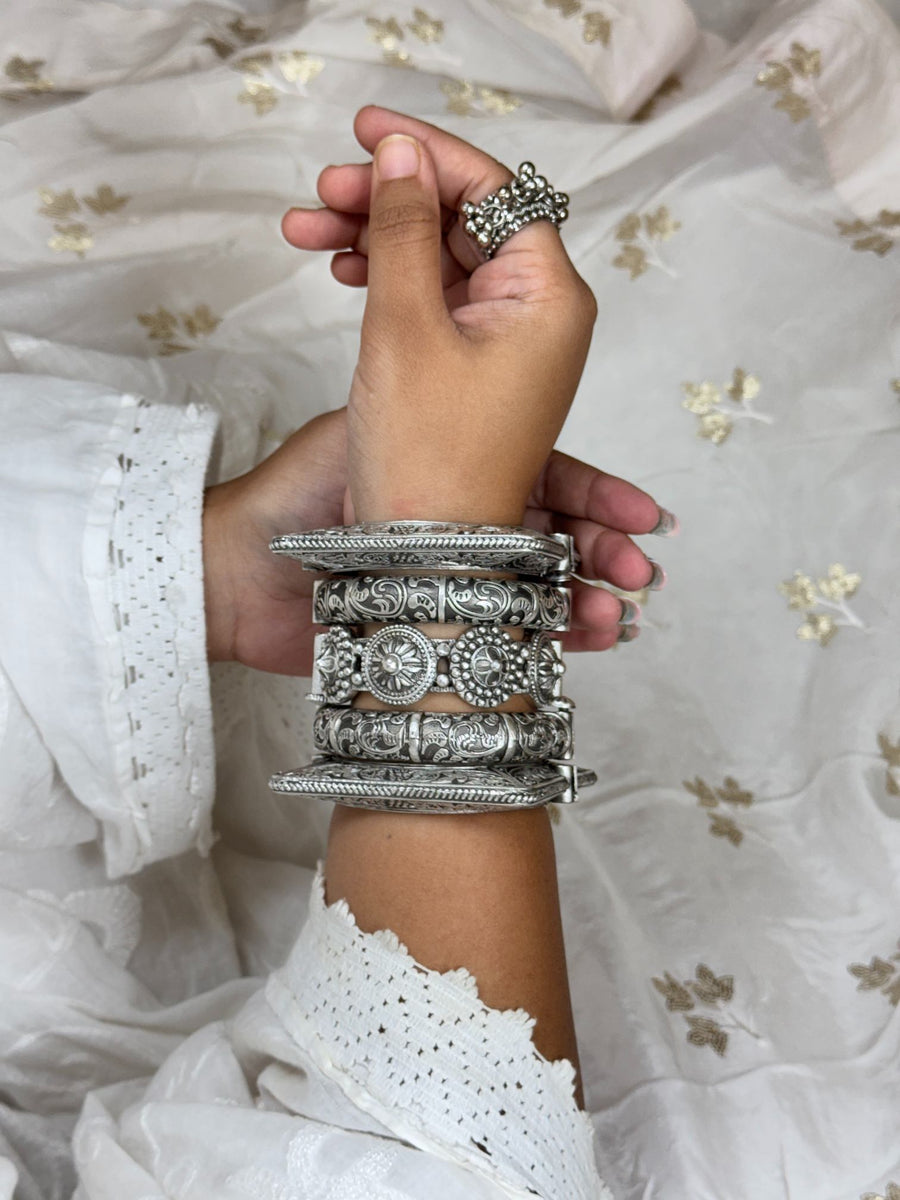 SILVER LOOKALIKE BANGLE STACK – Naman Arts