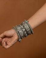 Load image into Gallery viewer, Trushna Bangle Stack