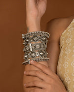 Load image into Gallery viewer, Riddhi Bangle Stack