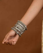 Load image into Gallery viewer, Aaradhya Bangle Stack