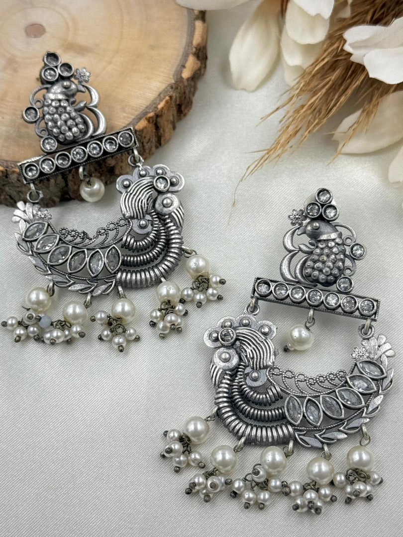 POORVI  DANGLER EARRINGS