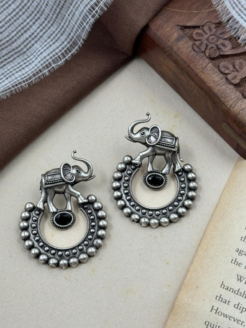 AVNI STUD EARRINGS