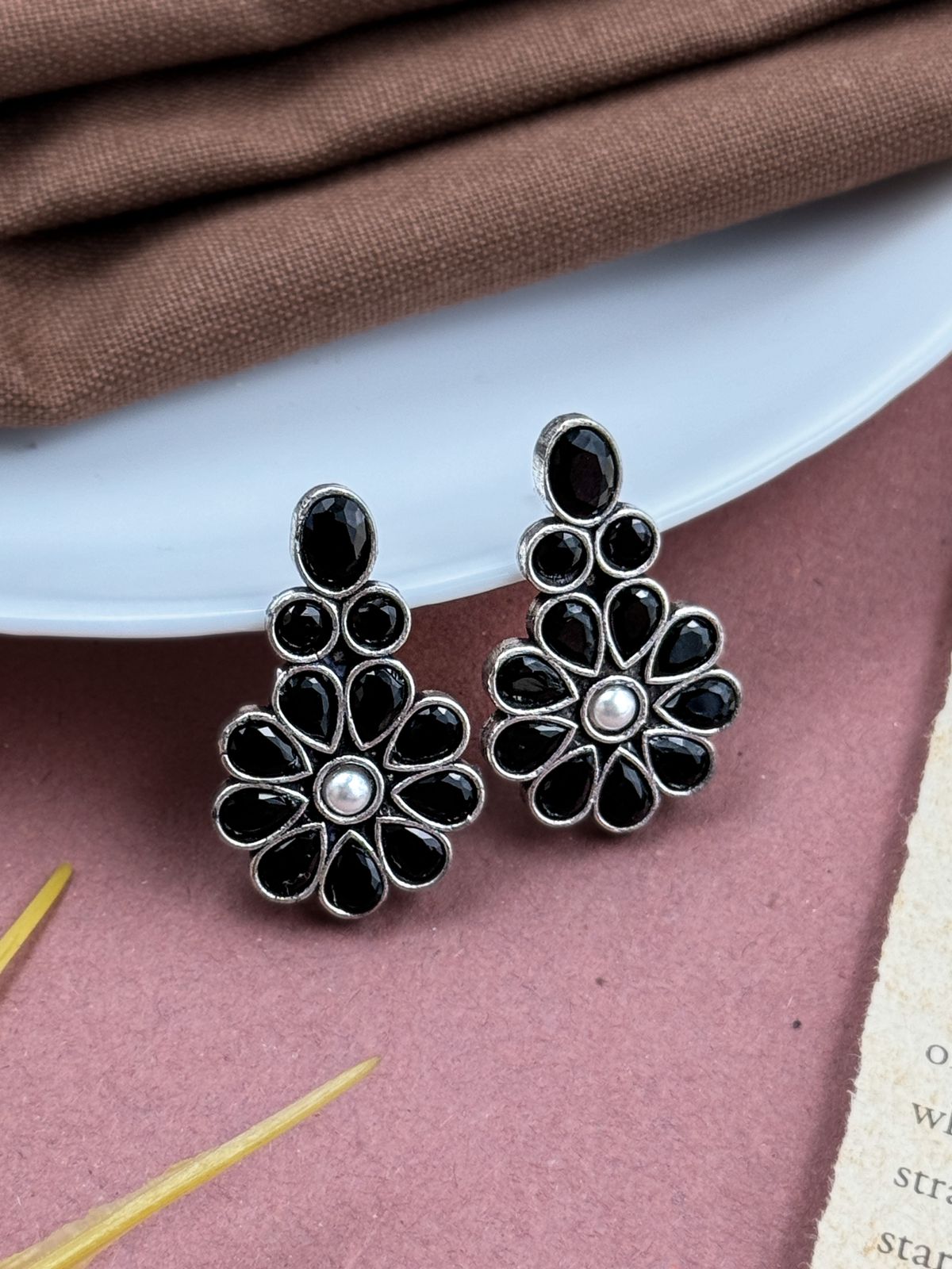 GIEVA OXIDISED STUDS